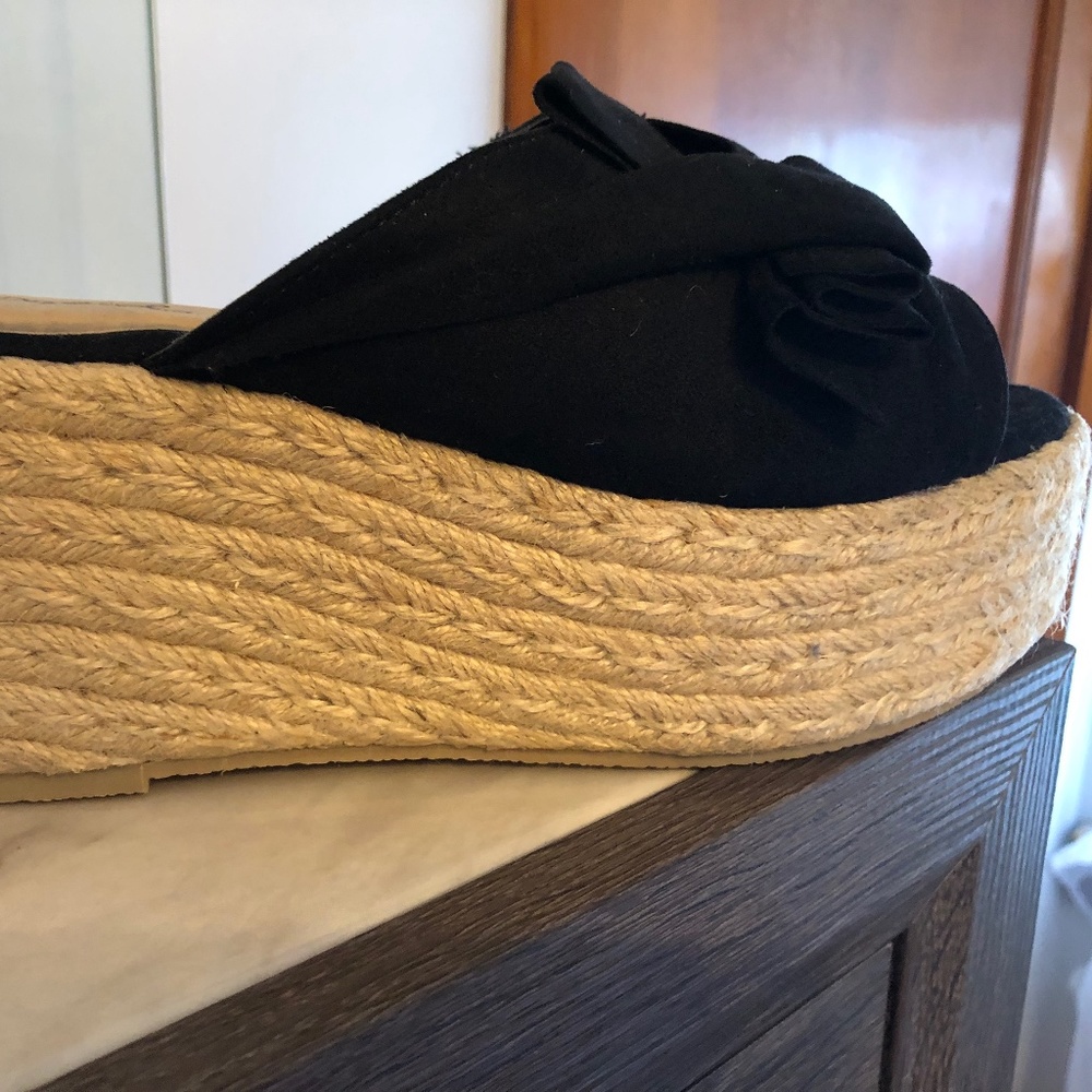 Black knot front espadrilles. Size 9